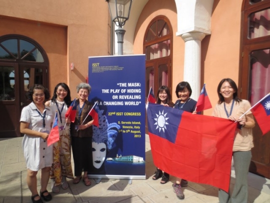 於2013/8/3，大會通過台灣沙遊學會成為ISST第11個 會員國的歷史性時刻